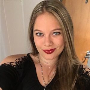 Meet your Posher, Makayla